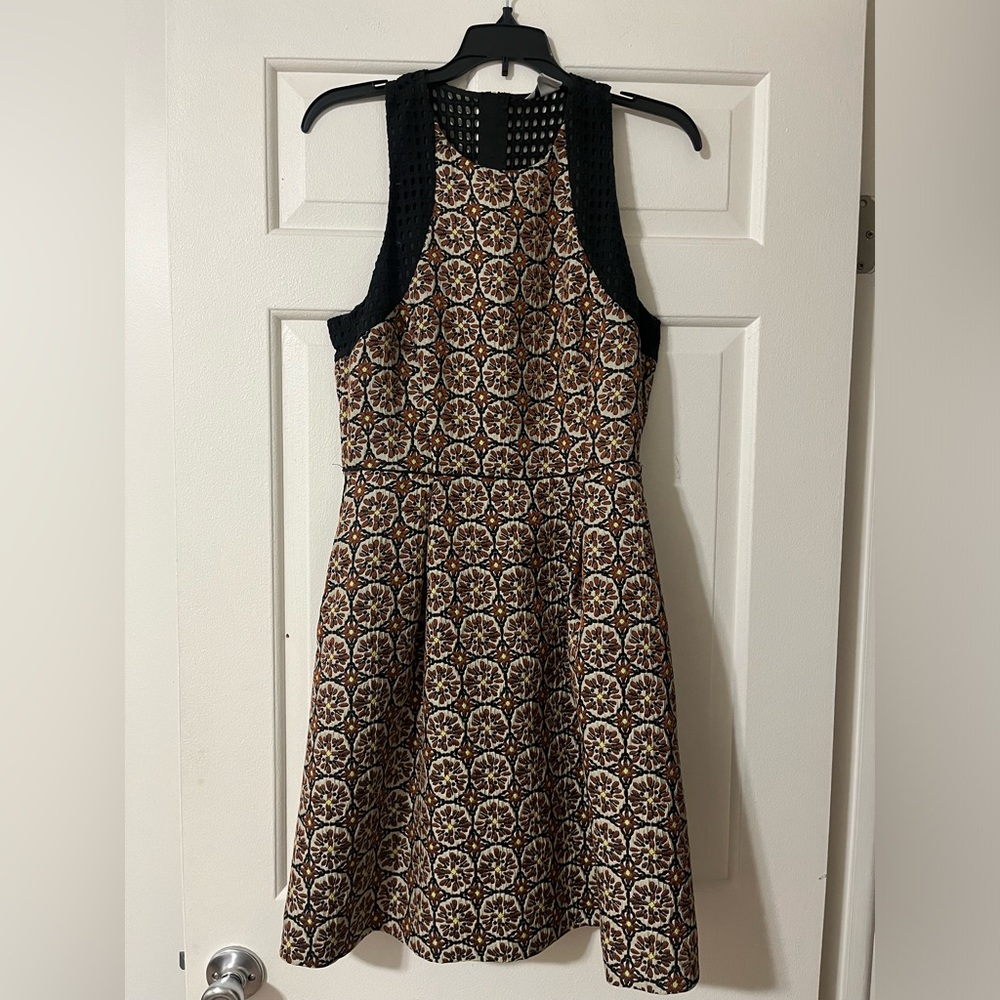 Size 8, H & M Sleeveless Retro Inspired Mini Dress, A-Line fit to flatter!